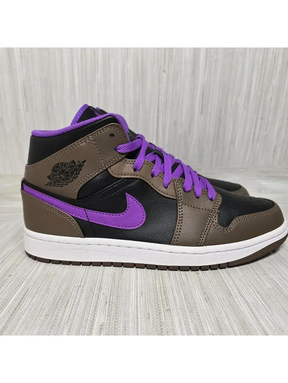 Air Jordan 1 Mid Purple Mocha Palomino Men’s 8.5 DQ8426-215